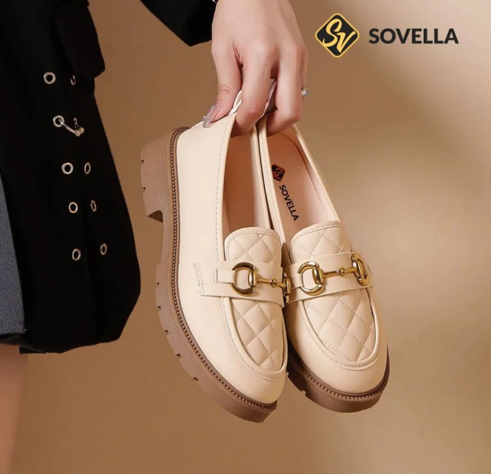 SOVELLA Kiara Korean Pantofel Hitam Putih Karet